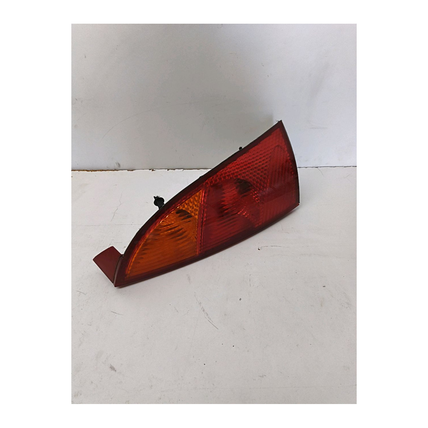 Feu arrière gauche  pour FORD Focus I Berline 2.0 i 16V 130cv  Ghia