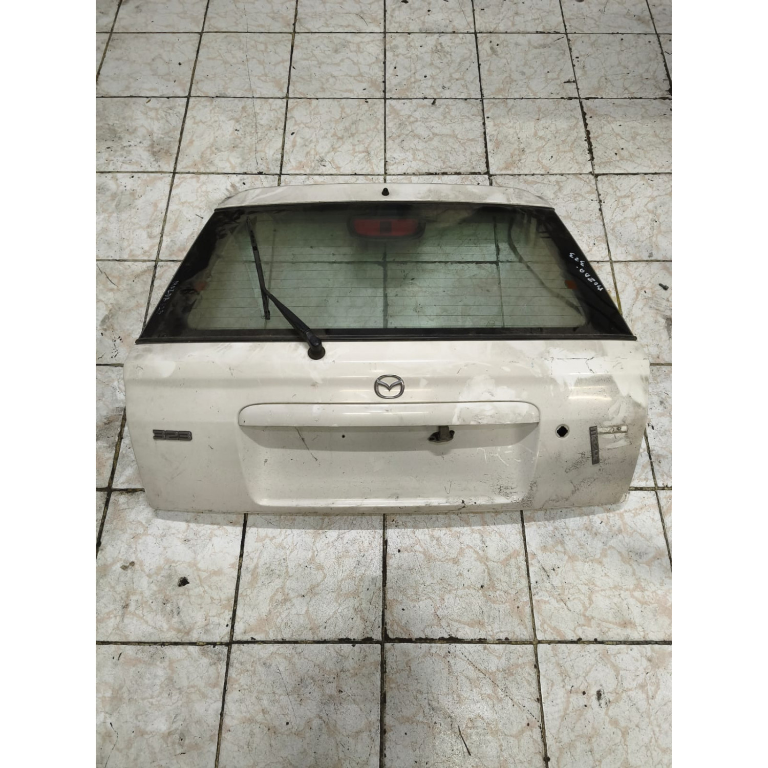 Hayon  pour MAZDA 323 (BA) Berline Phase 2 Diesel 2.0 D