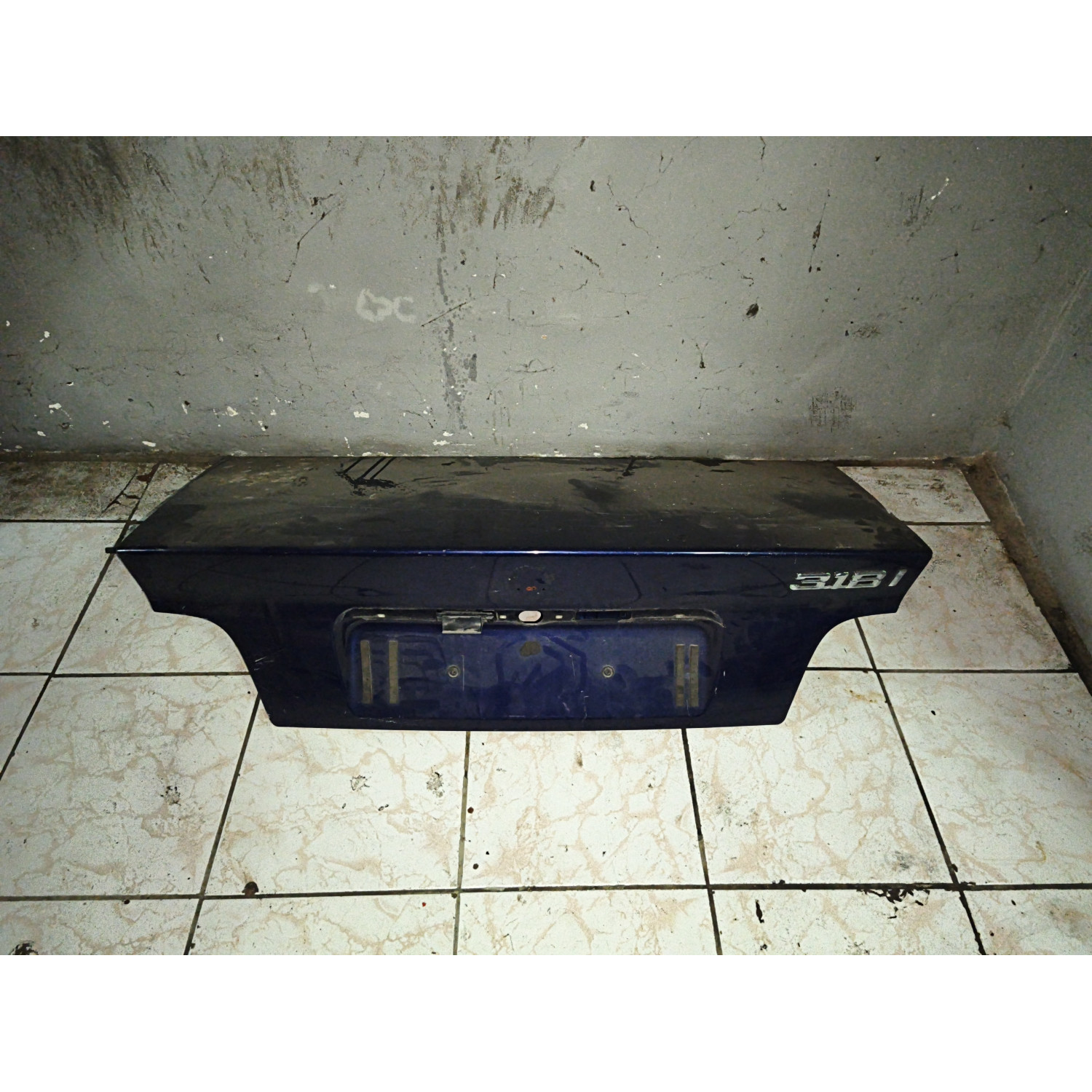 Coffre  pour BMW Série 3 (E36) Berline 318i 1.8 i 113cv