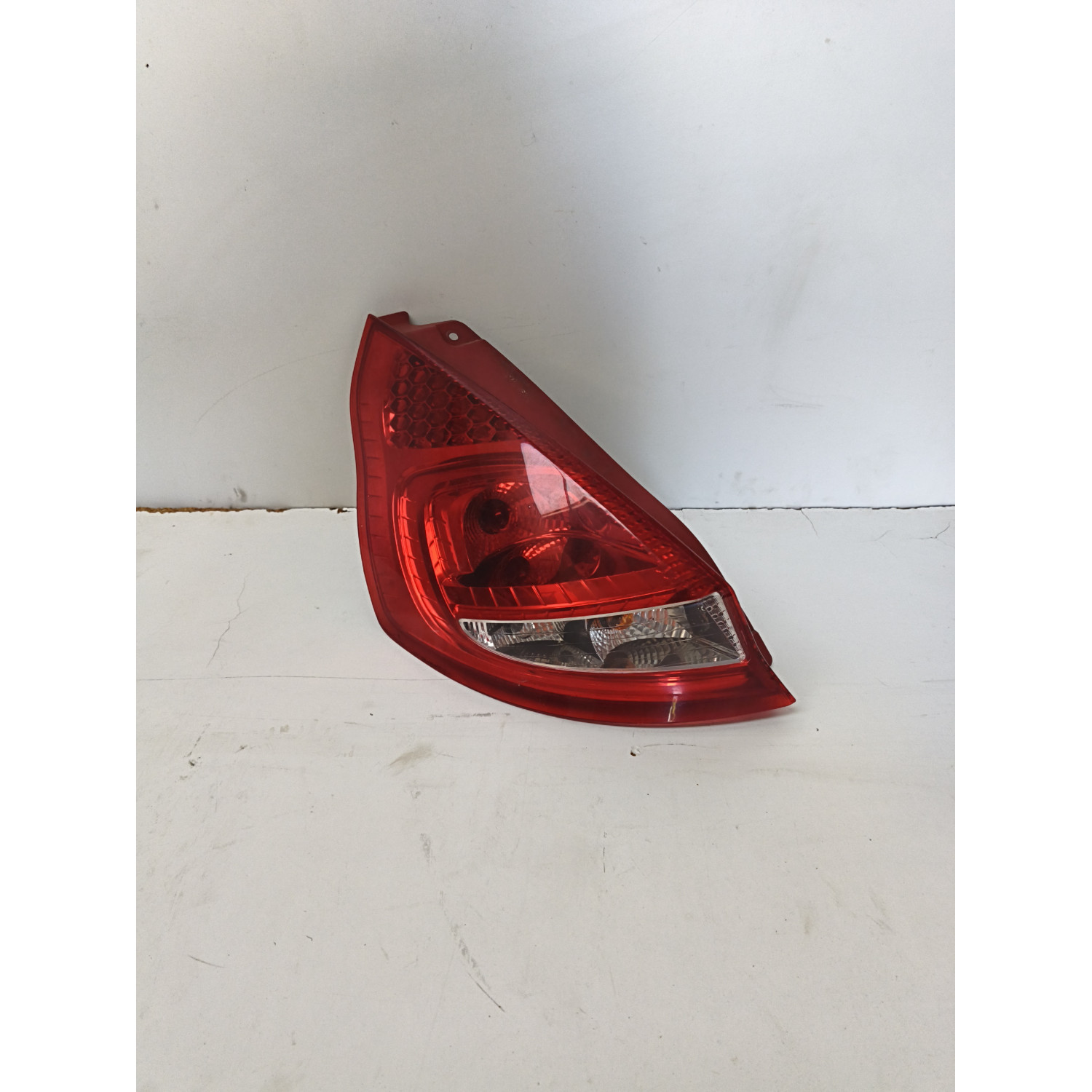 Feu arrière gauche  pour FORD Fiesta VI 5 portes Diesel 1.4 TDCi