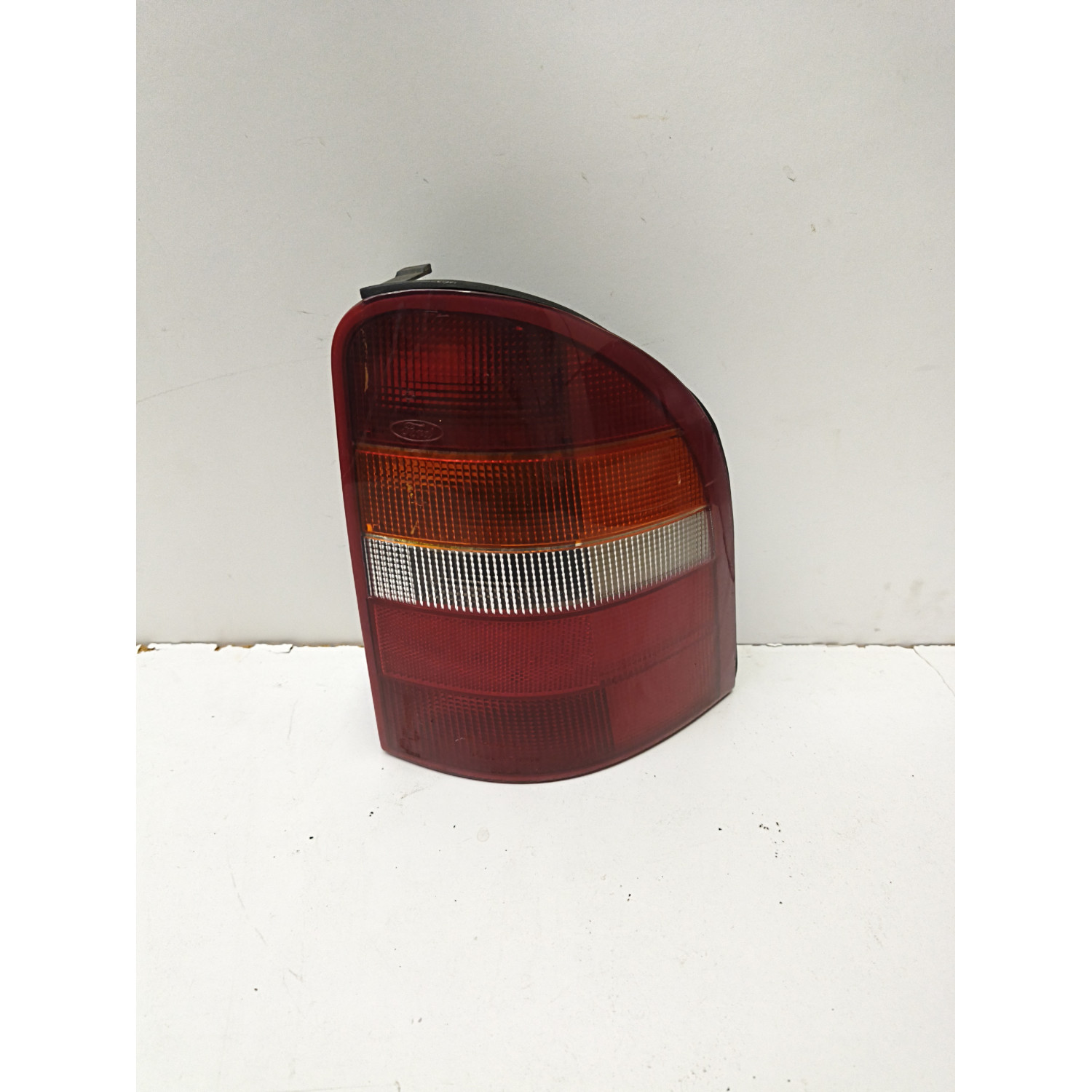 Feu arrière droit  pour FORD Mondeo I (FD) Clipper Diesel 1.8 TD