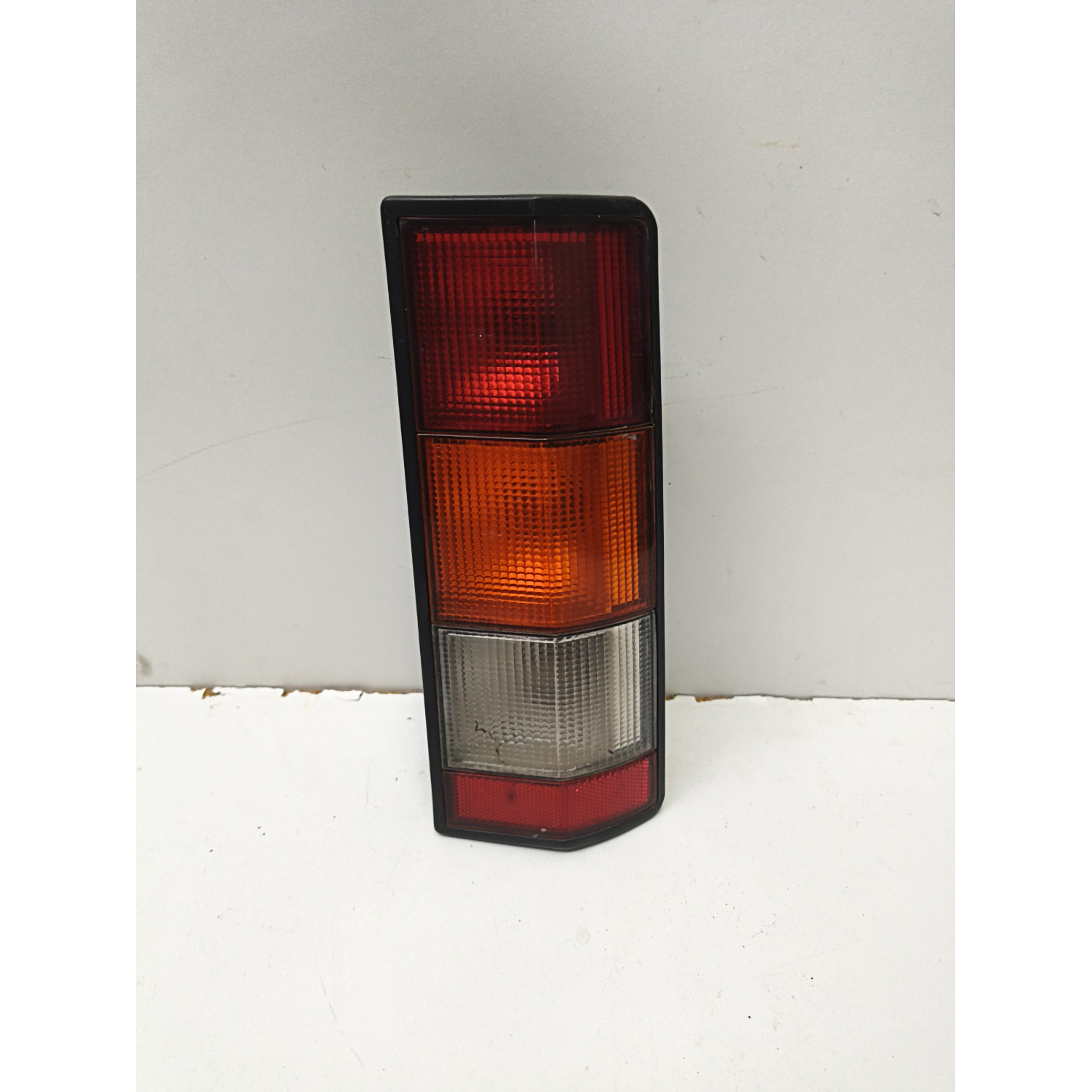 Feu arrière droit  pour RENAULT Express I Essence 1.1