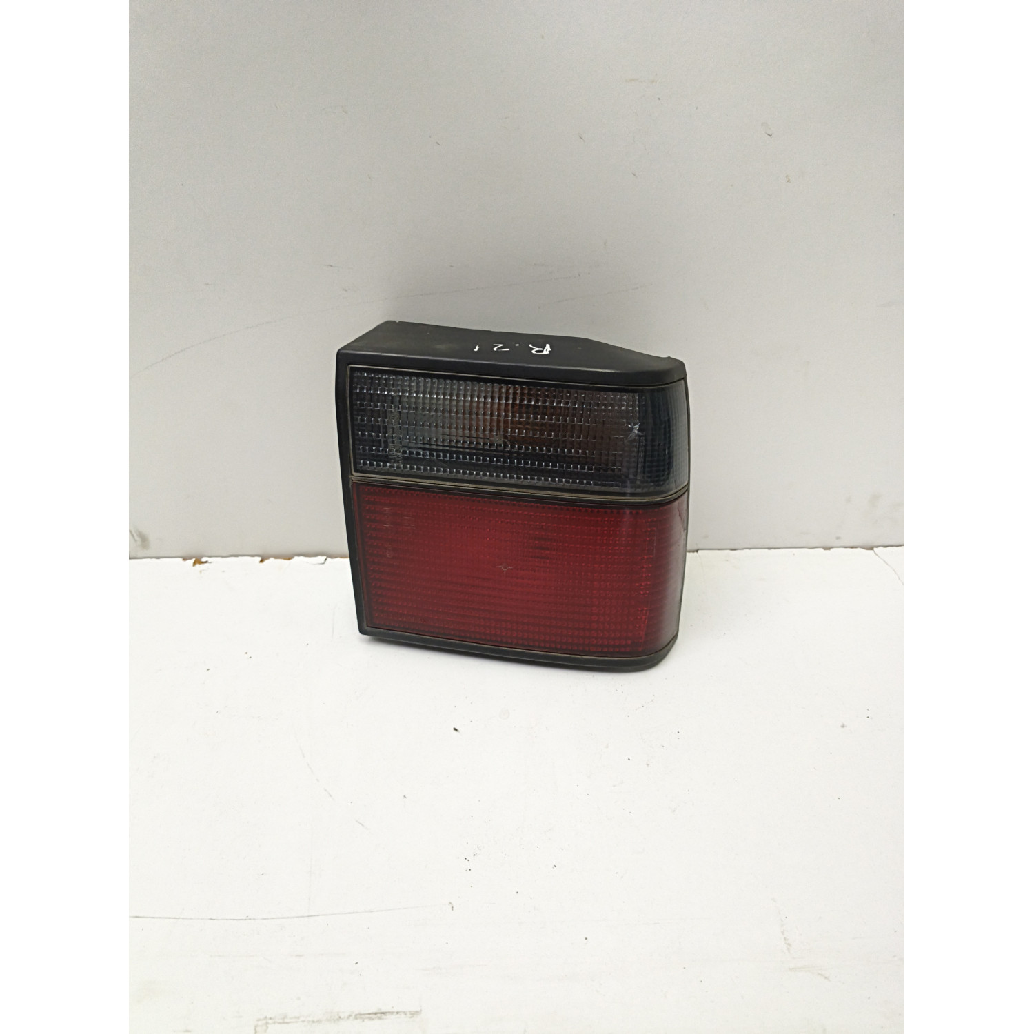 Feu arrière droit  pour RENAULT R21 4 portes (X48) 2.0 Berline 102cv  GTX