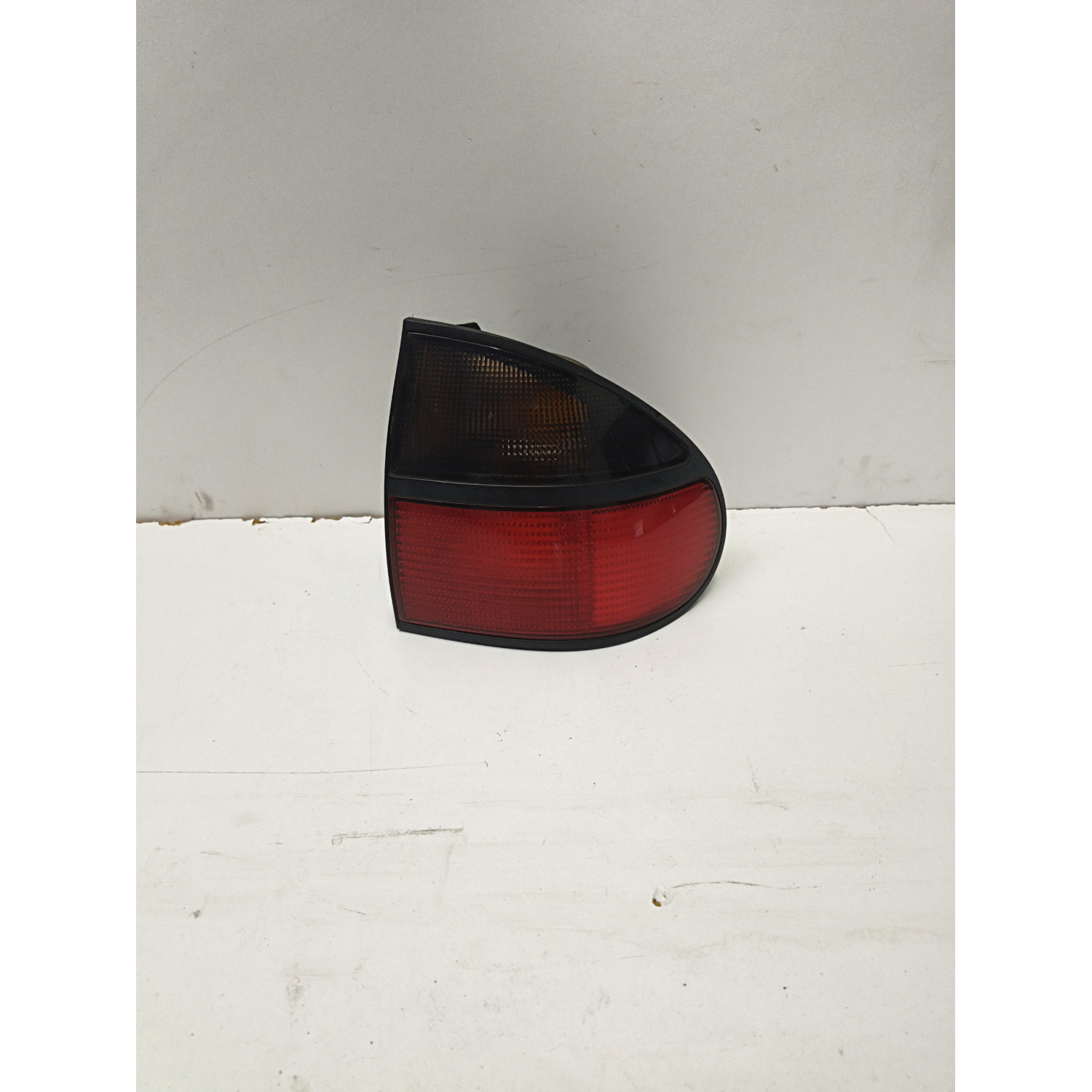 Feu arrière droit  pour RENAULT Laguna I Phase 1 (B56) 2.0 i 115cv  RN