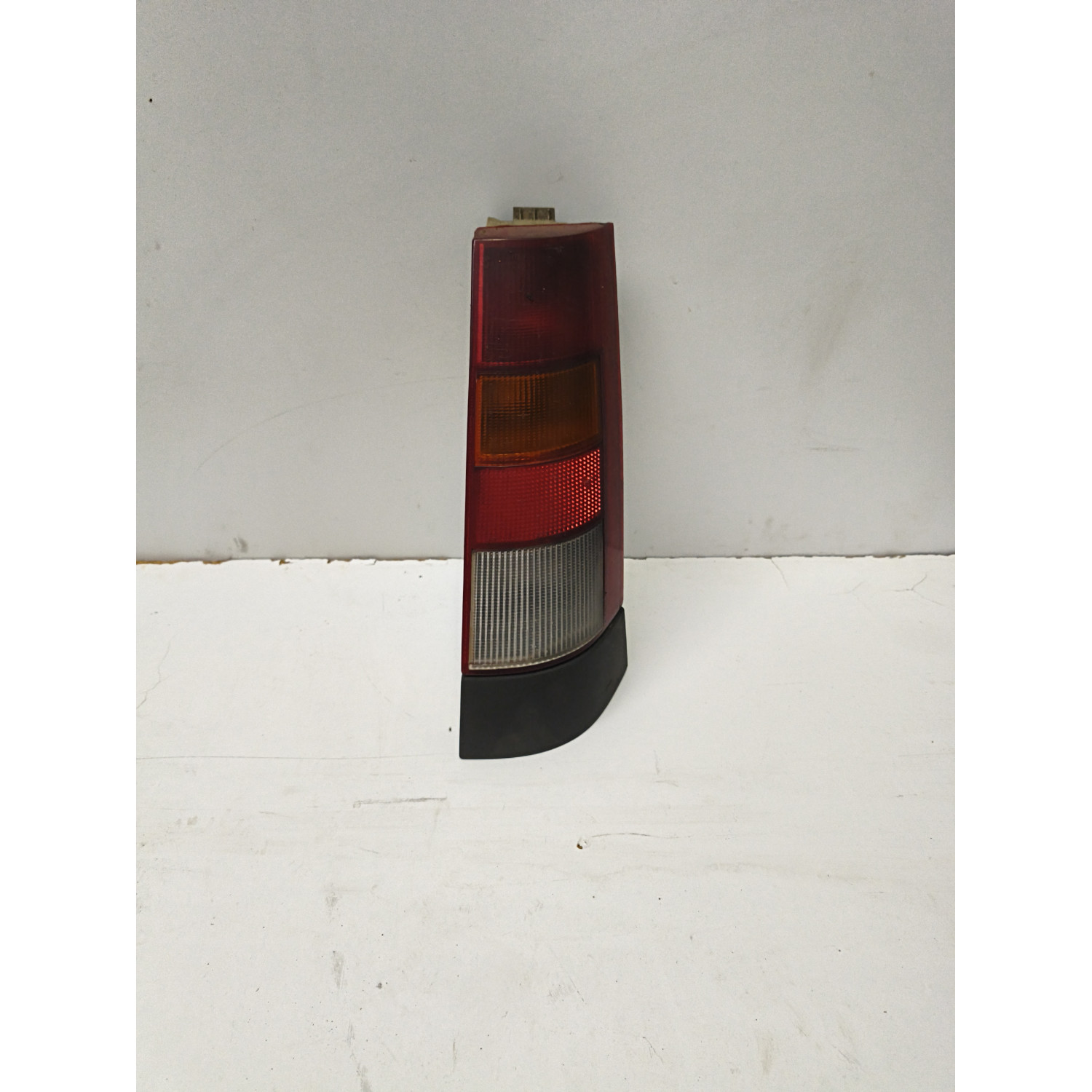 Feu arrière droit  pour RENAULT Super 5 5 portes 1.4 i 60cv