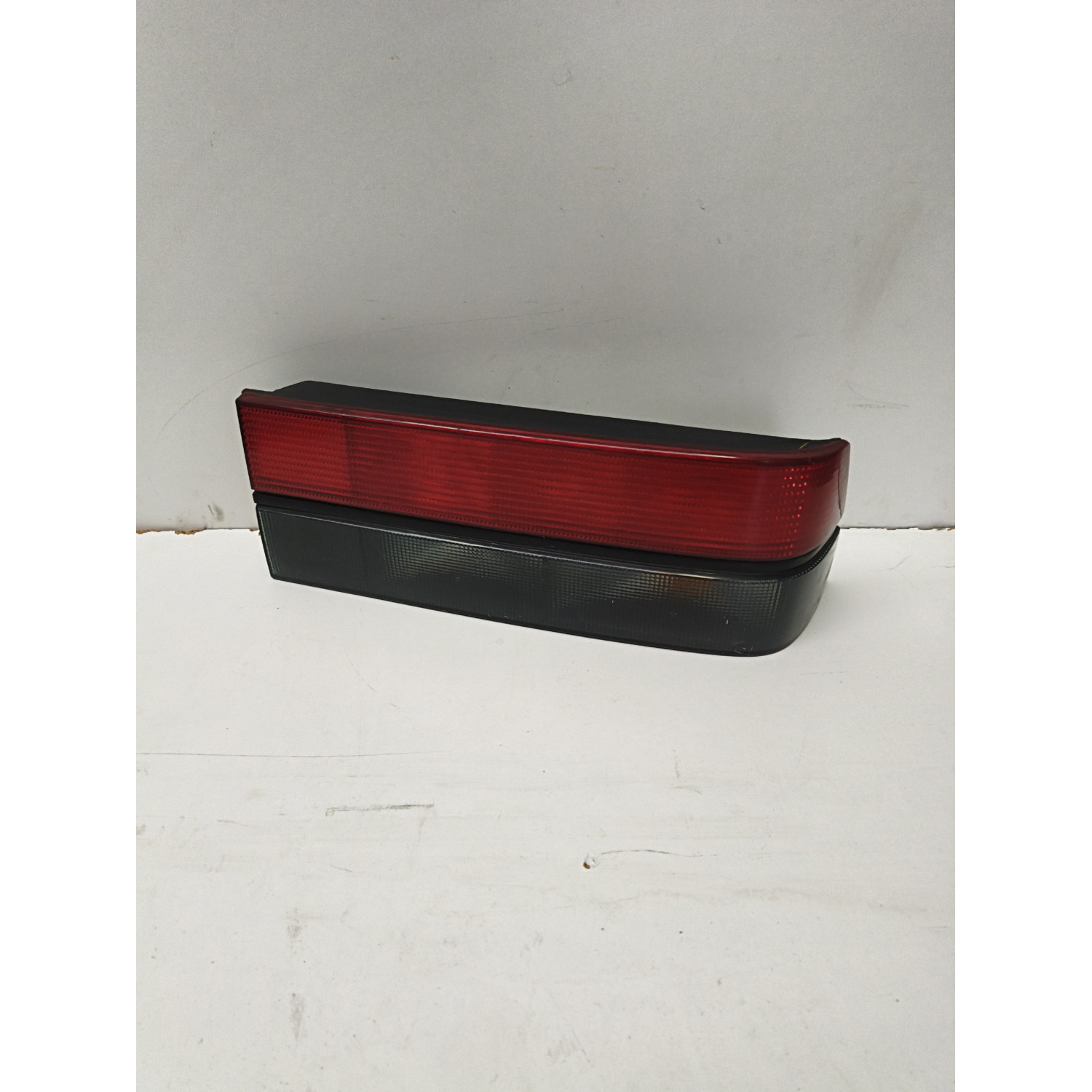 Feu arrière droit  pour RENAULT R25 2.0 103cv  GTS