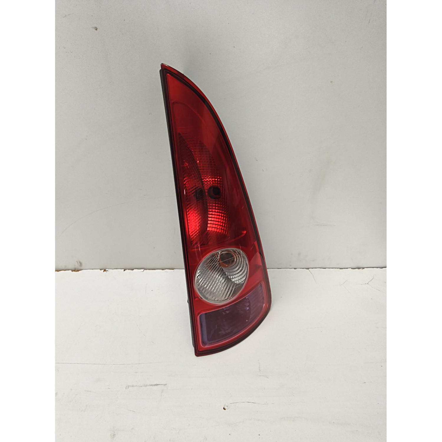 Feu arrière droit  pour RENAULT Espace IV 3.0 dCi 177cv  Boîte Auto