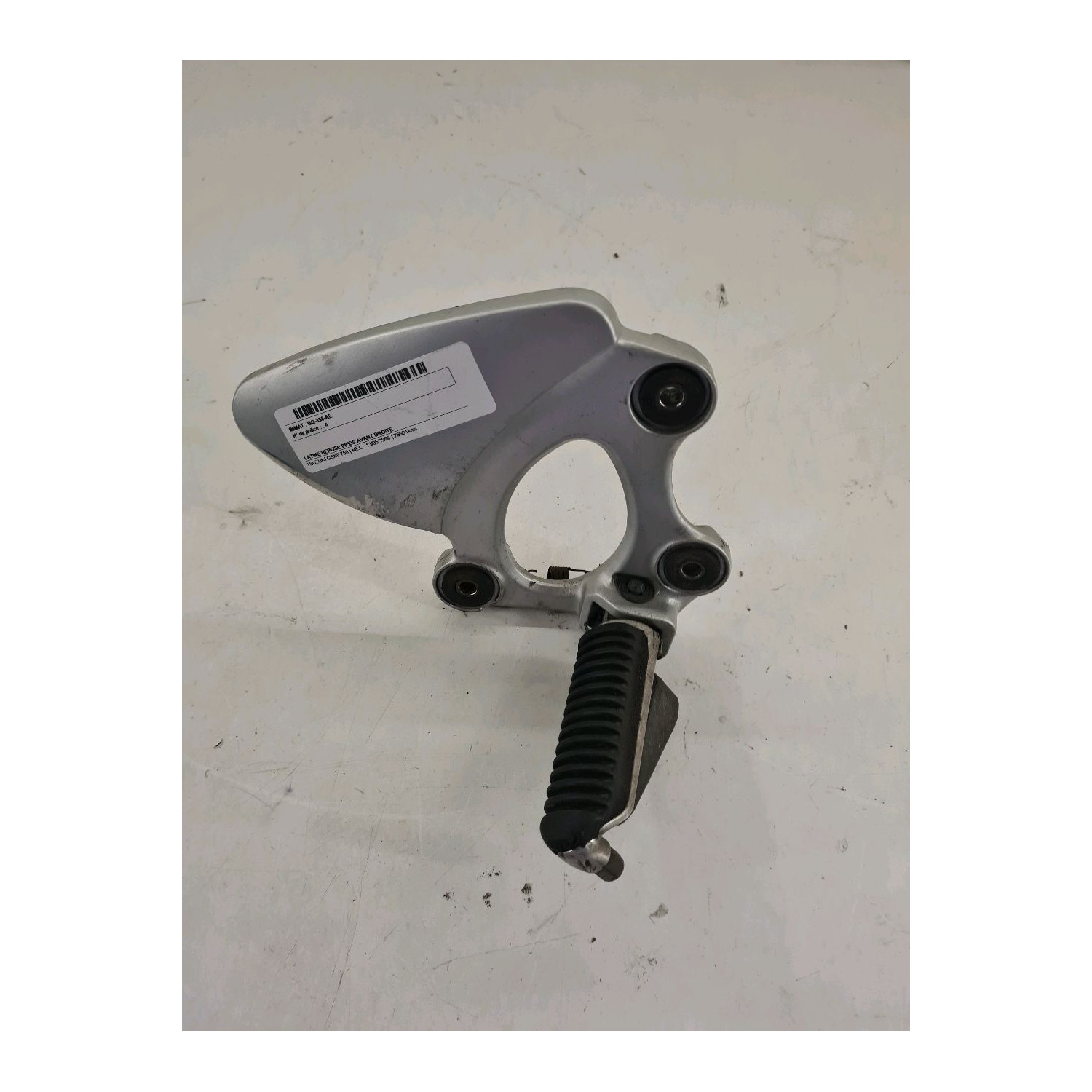 Platine repose pieds avant droite  pour SUZUKI GSXF 750