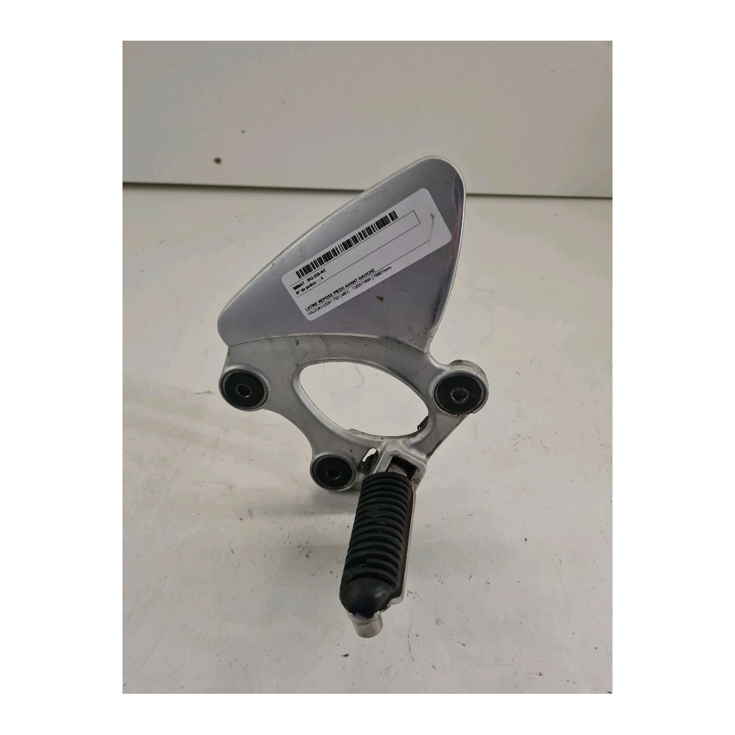Platine repose pieds avant gauche  pour SUZUKI GSXF 750