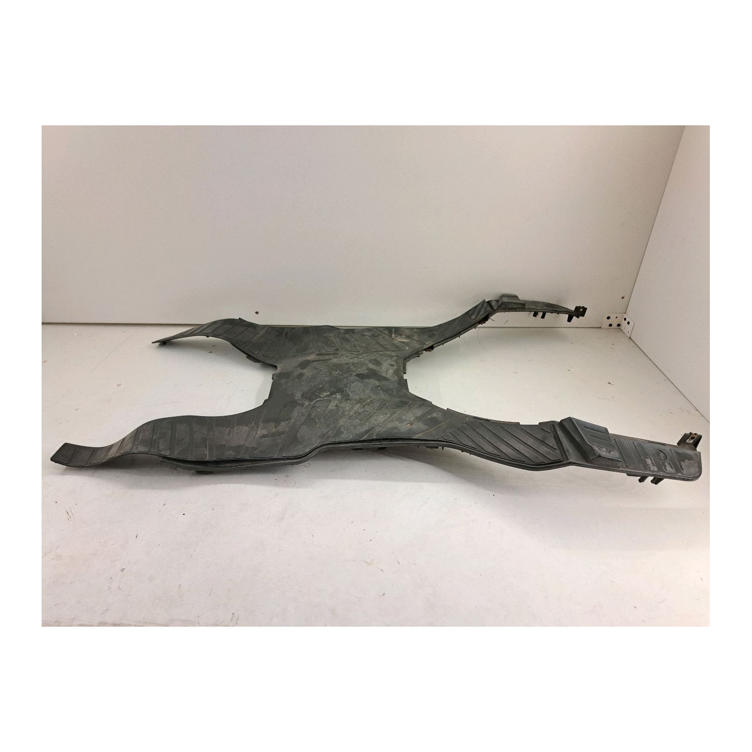 Tablier inférieur avant  pour DAELIM S2 125