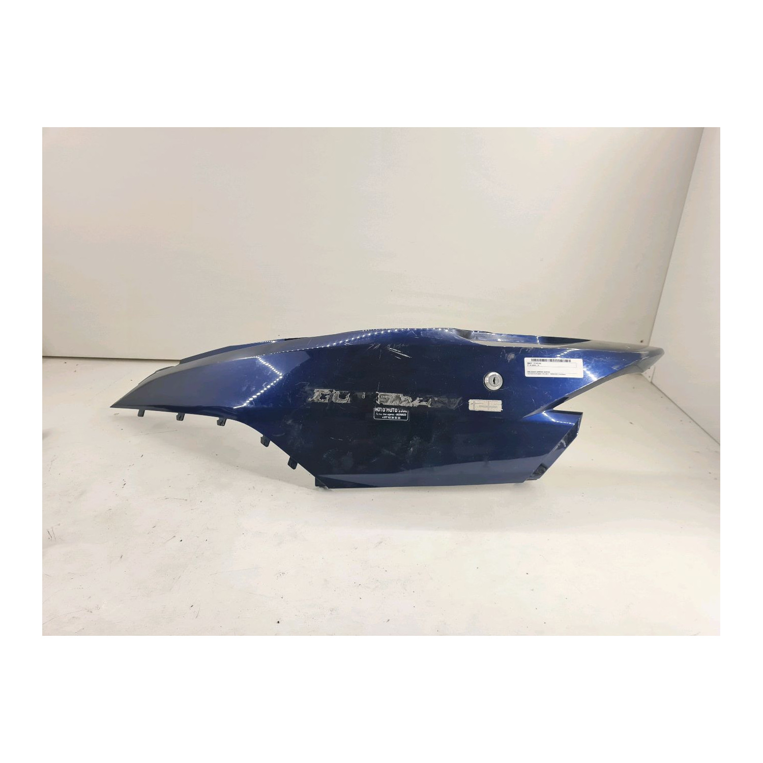 Demi coque arrière gauche  pour SUZUKI BURGMAN 125