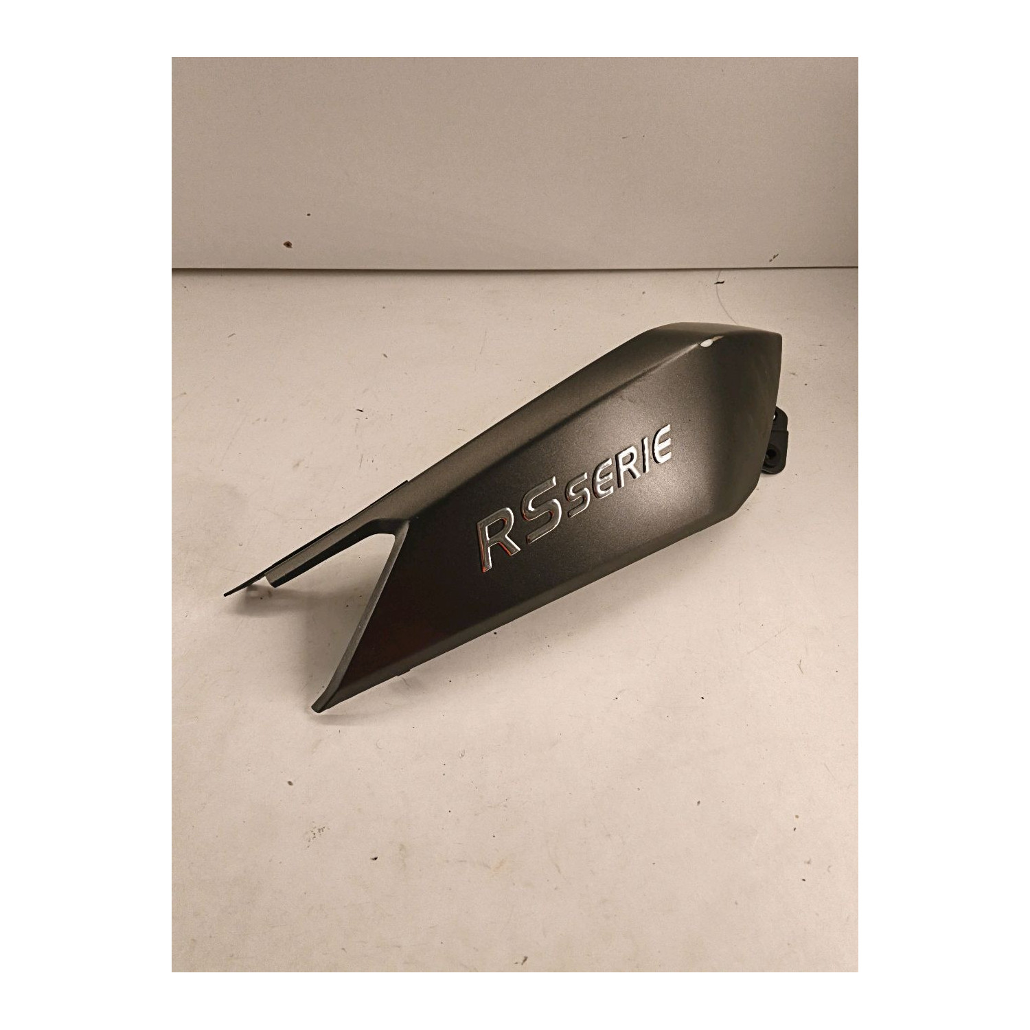 Demi coque arrière droite  pour YAMASAKIII YM125T RS