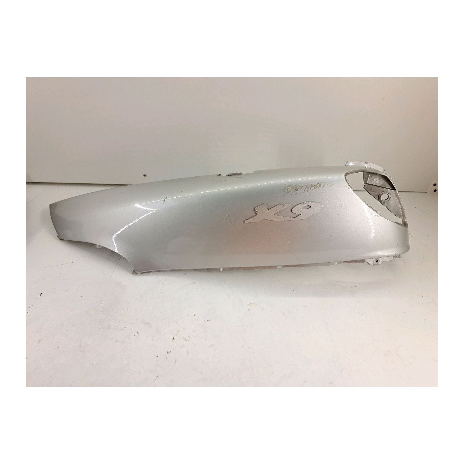 Demi coque arrière gauche  pour PIAGGIO X9 125