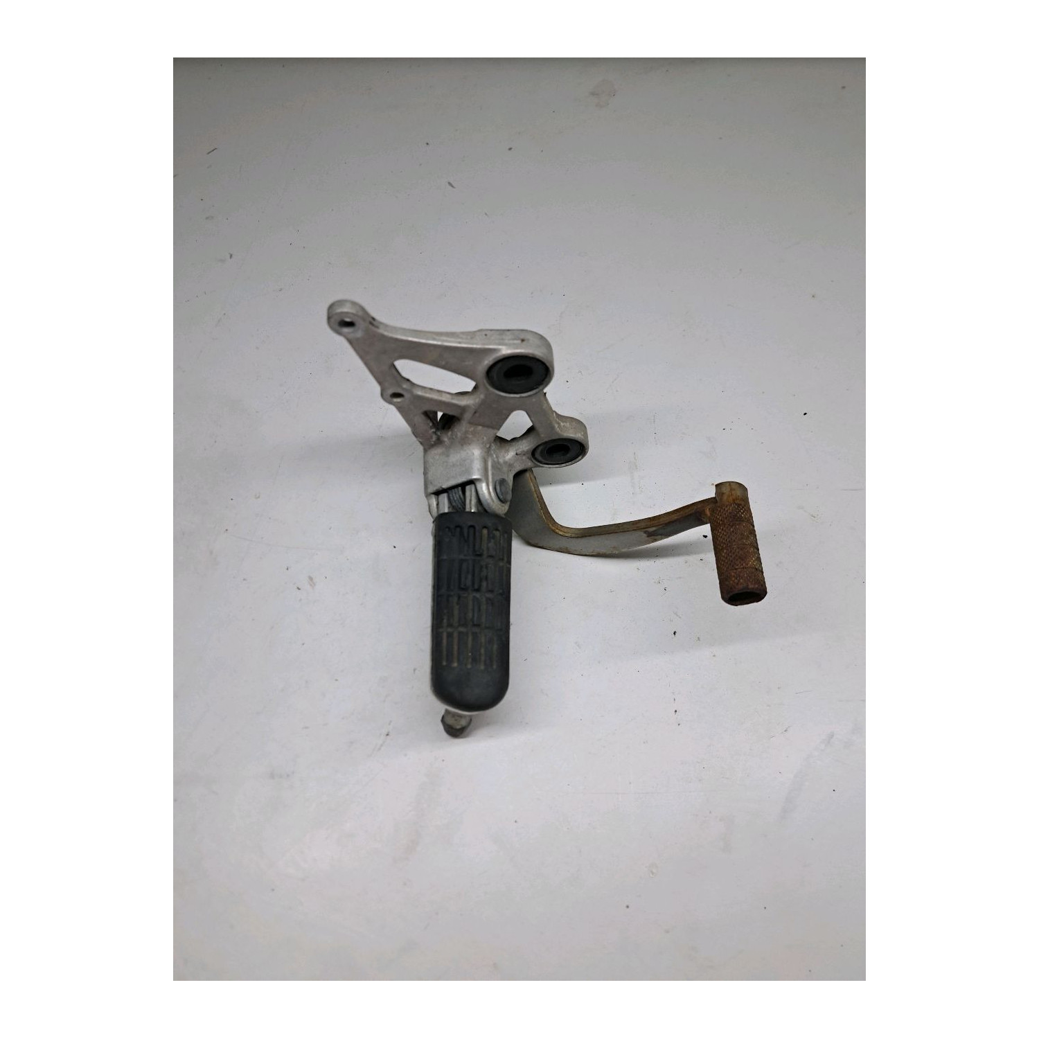 Platine repose pieds avant droite  pour HONDA CBR 1000 F